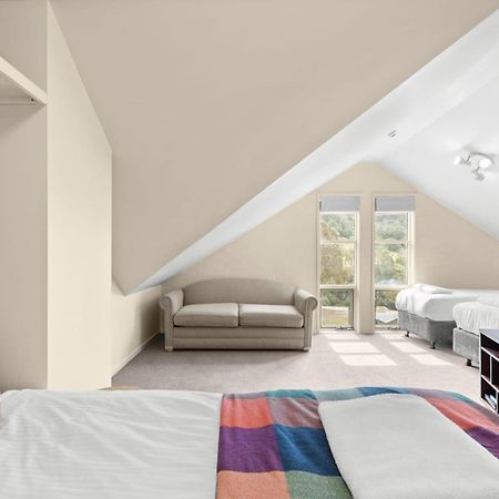 Village Green 2 Bedroom Loft Townhouse With Views Fireplace And Garage Parking Thredbo Exterior photo