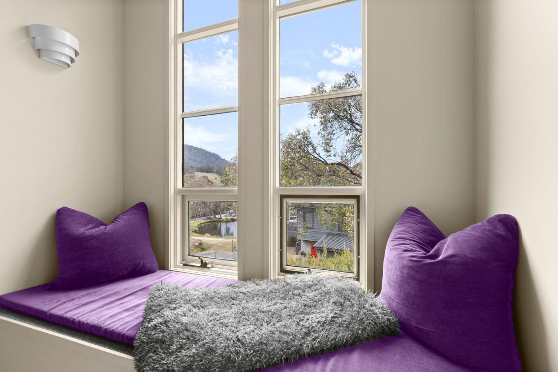 Village Green 2 Bedroom Loft Townhouse With Views Fireplace And Garage Parking Thredbo Exterior photo
