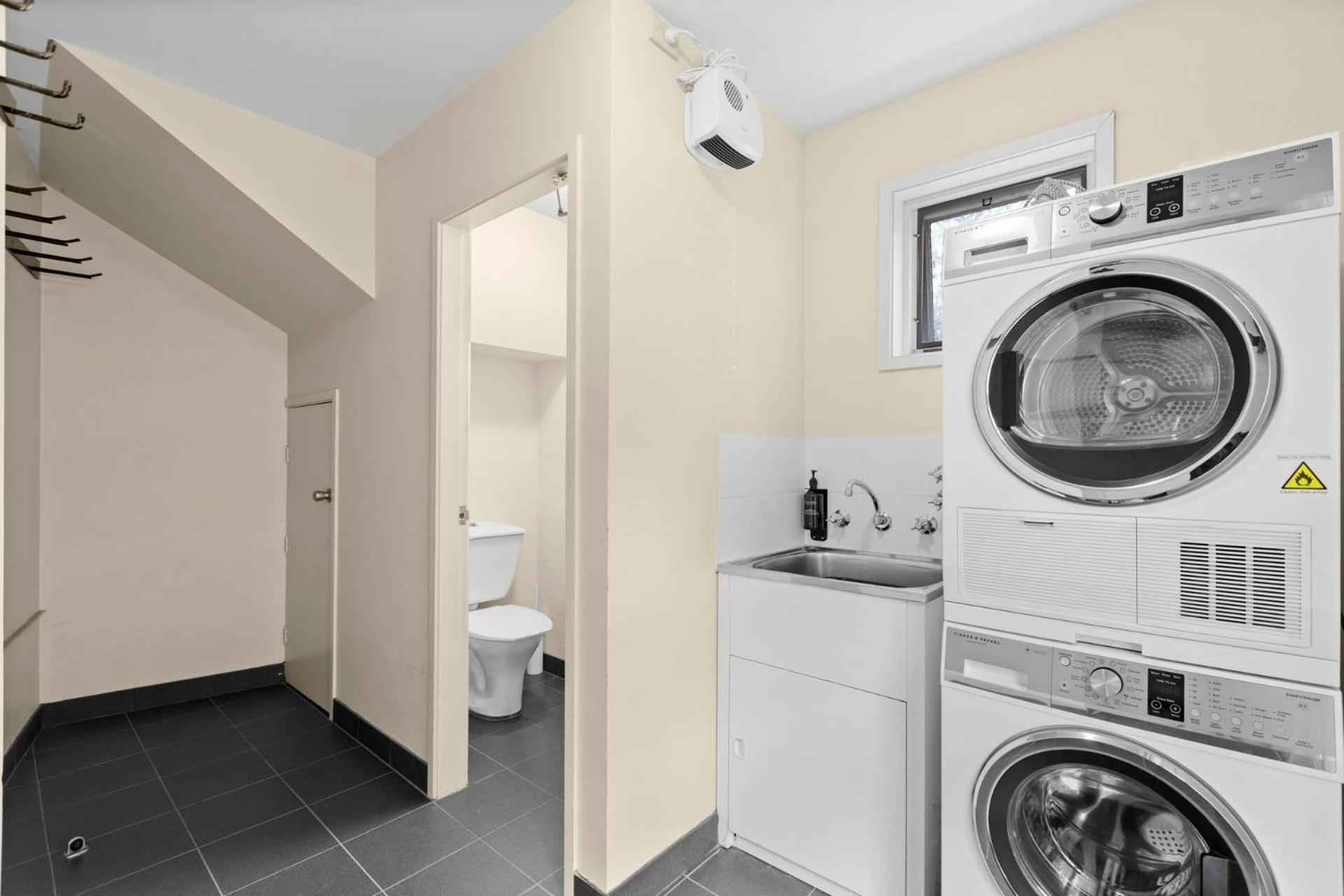 Village Green 2 Bedroom Loft Townhouse With Views Fireplace And Garage Parking Thredbo Exterior photo