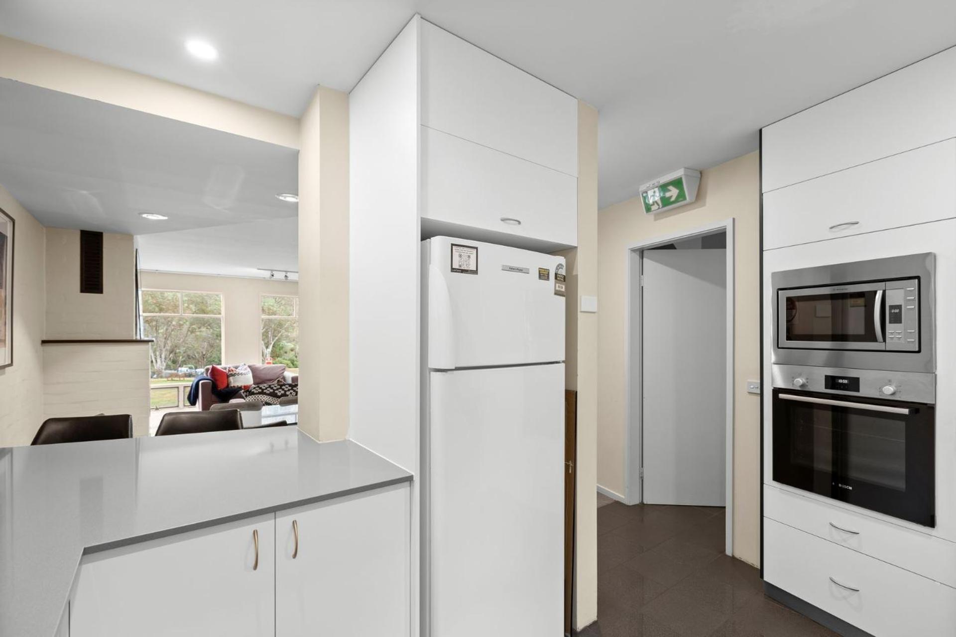 Village Green 2 Bedroom Loft Townhouse With Views Fireplace And Garage Parking Thredbo Exterior photo