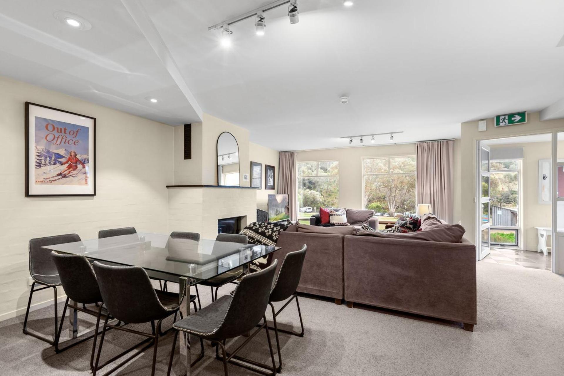 Village Green 2 Bedroom Loft Townhouse With Views Fireplace And Garage Parking Thredbo Exterior photo